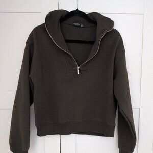 Stradivarius Quarter Zip Sweatshirt – Size S